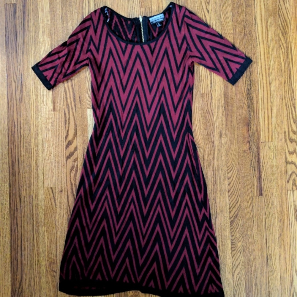 Short-sleeve sweater dress